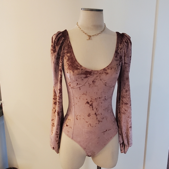 WAYF Crushed Pink Velvet Bodysuit - Picture 1 of 7
